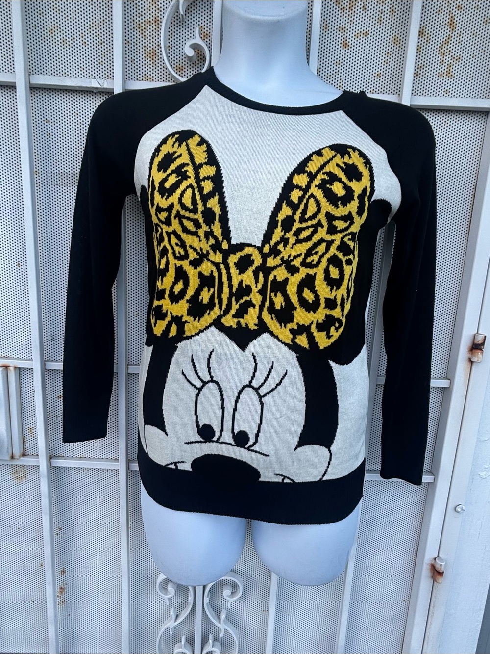 Disney M Minnie Mouse long sleeve pullon sweater crewneck yellow & black bow